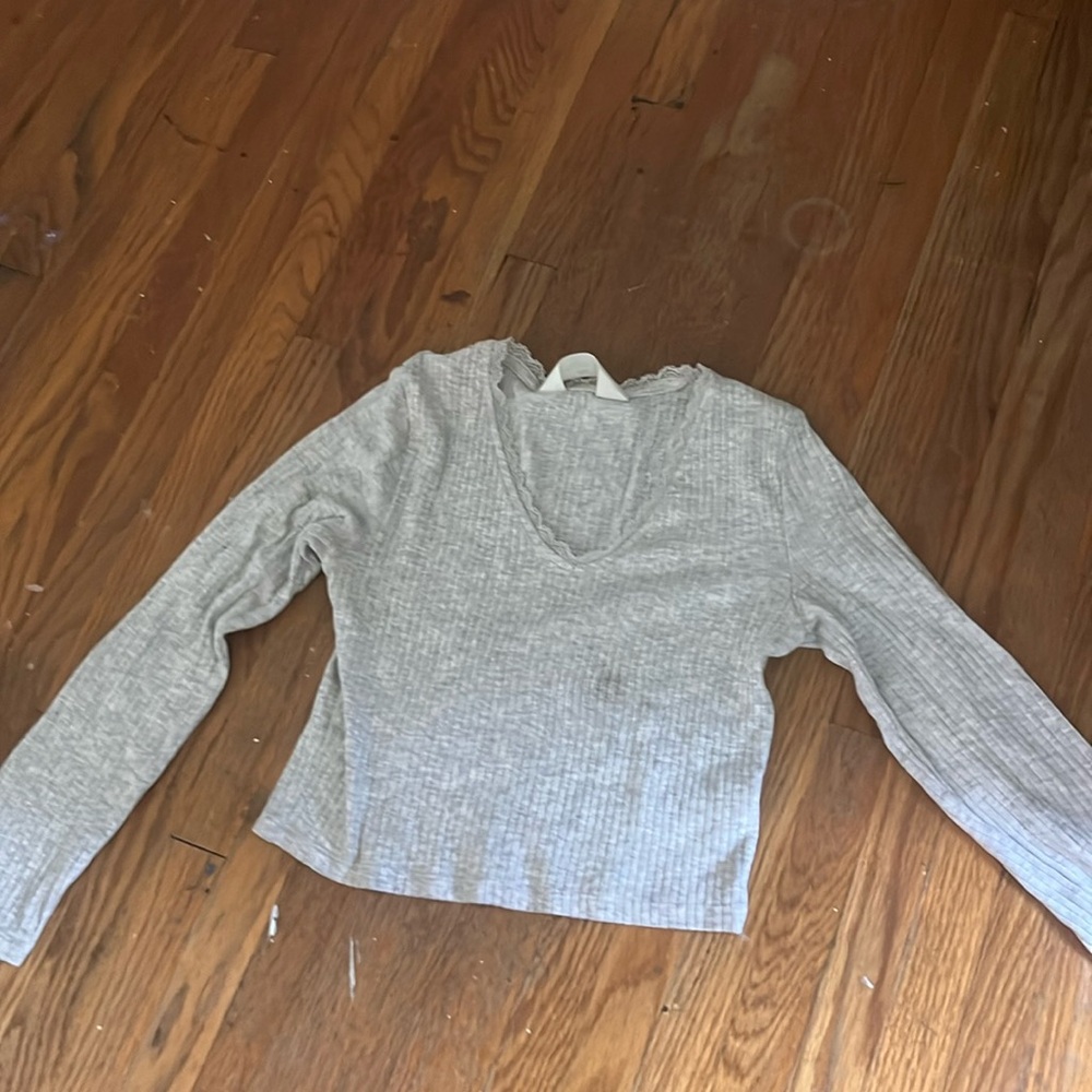 H&M discontinued cropped long sleeve top with white lace